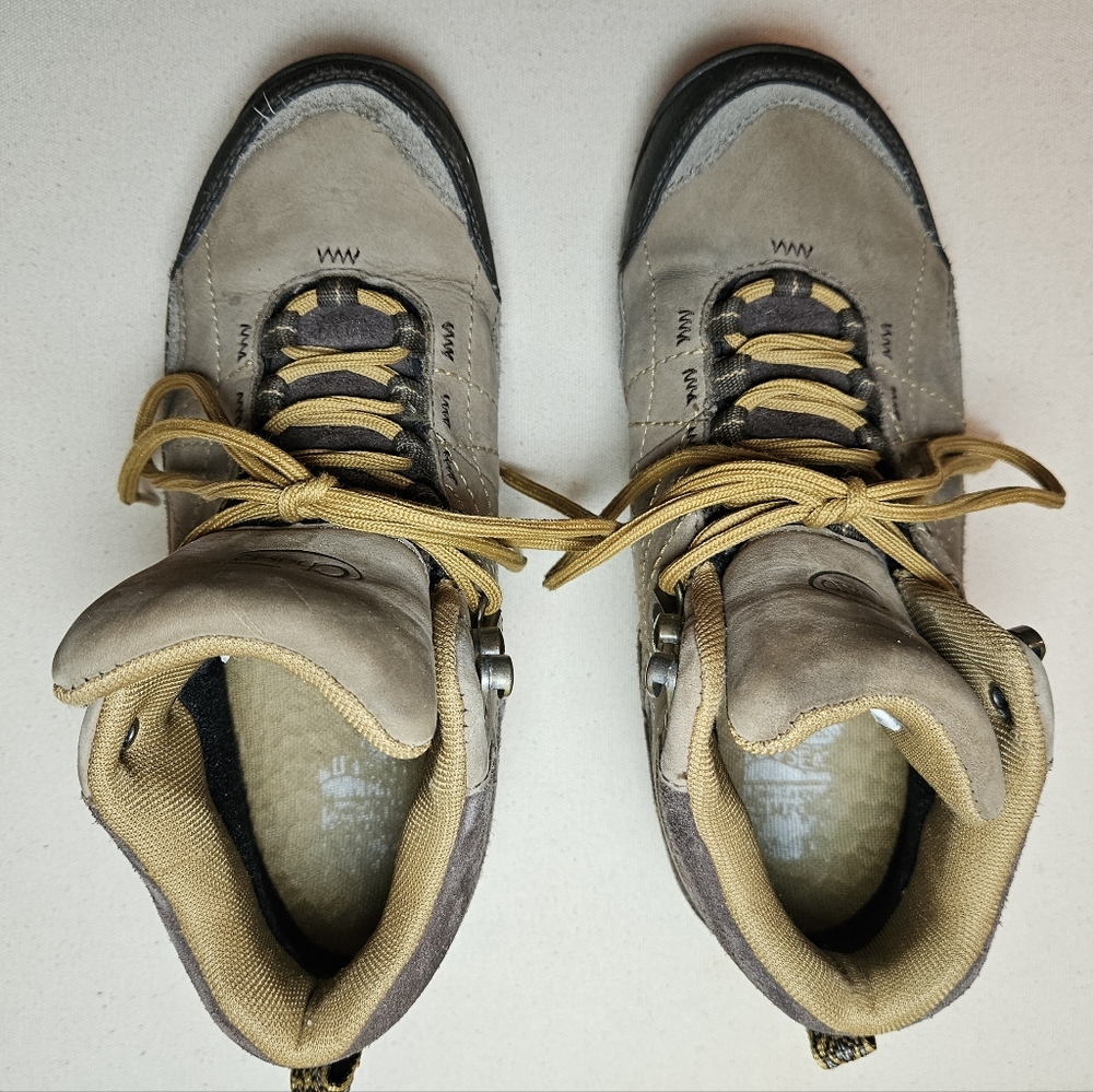 Chaco Waterproof Hiking Boots Women's Size 7 - Picture 9 of 11